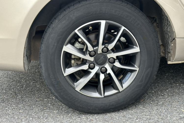 GEELY Emgrand 2020 #10 GEELY Emgrand 2020 car image #10