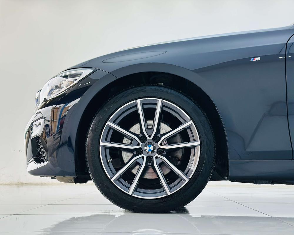BMW 3 Series 2022 car image #11