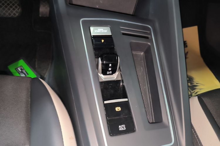 Volkswagen Golf 2023 car image #18