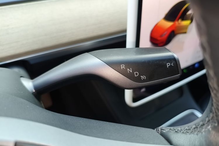 Tesla Model Y 2023 #14 Tesla Model Y 2023 car image #14
