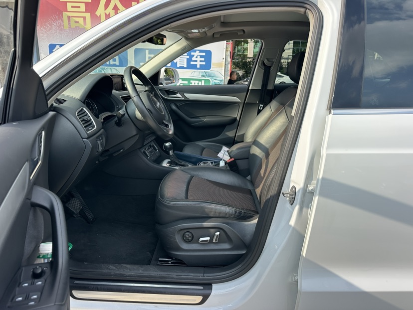 Audi Q3 2018 car image #5