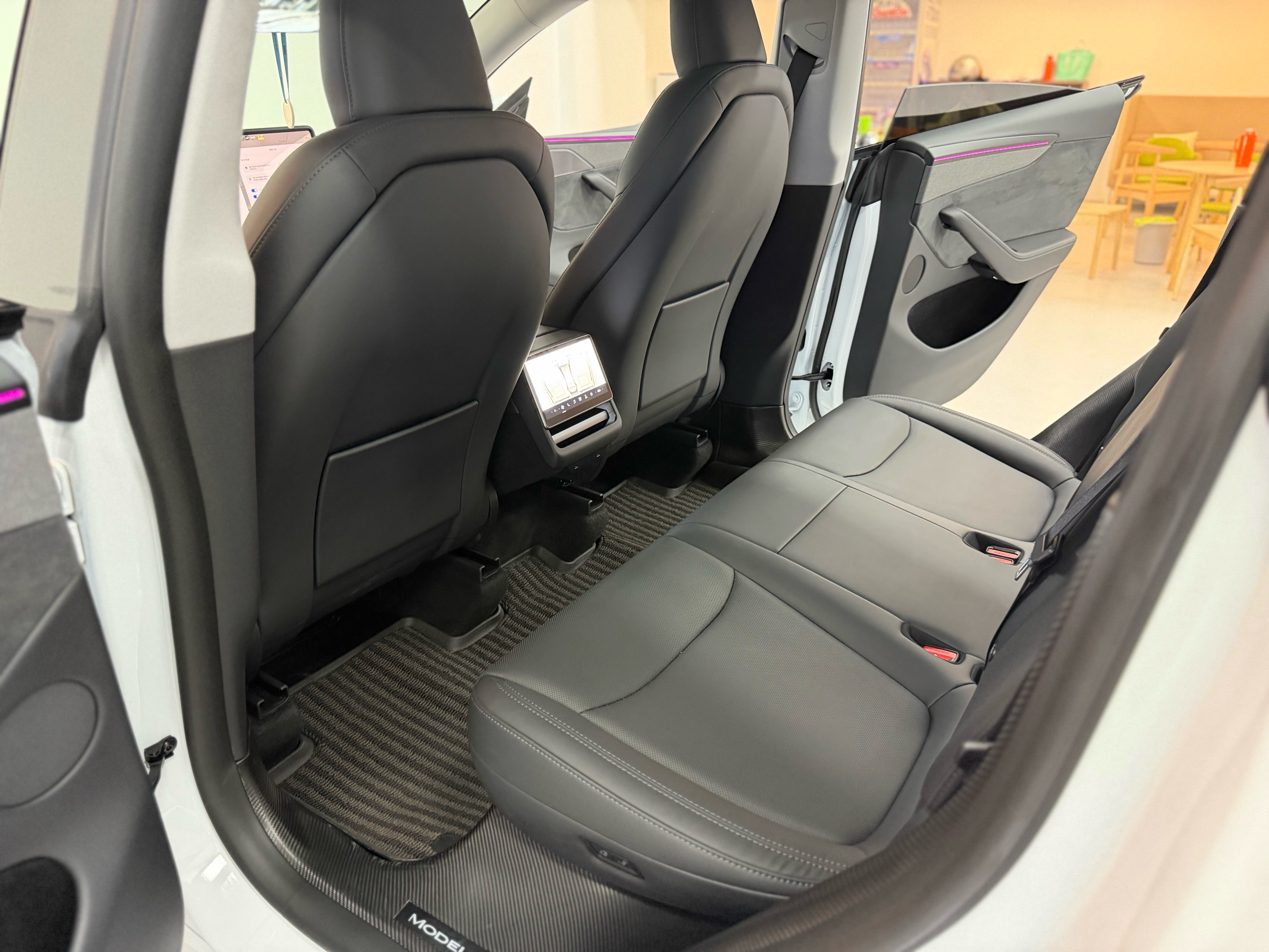 Tesla Model Y 2025 car image #7