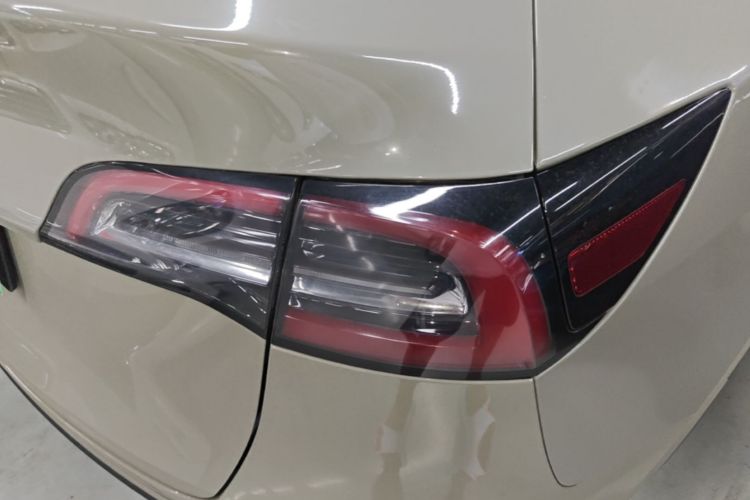 Tesla Model Y 2021 car image #8