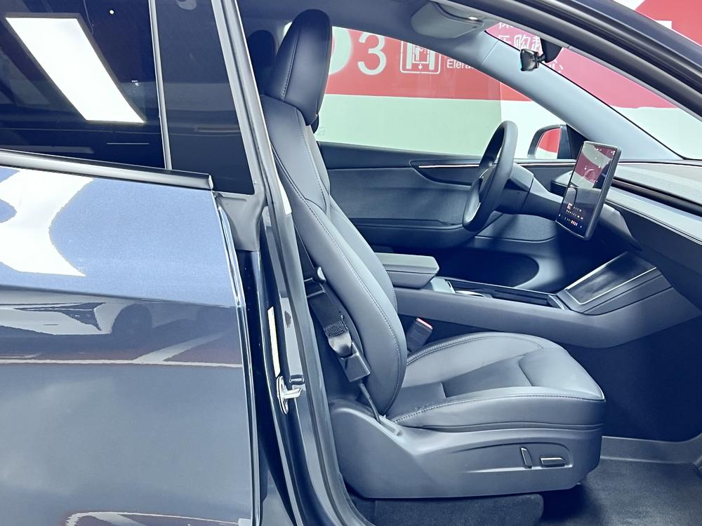 Tesla Model Y 2025 #10 Tesla Model Y 2025 immagine di auto #10