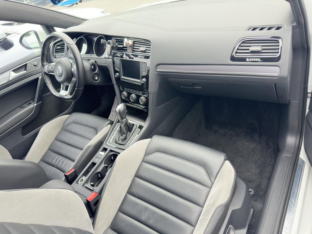 Volkswagen Golf 2017 car image #15