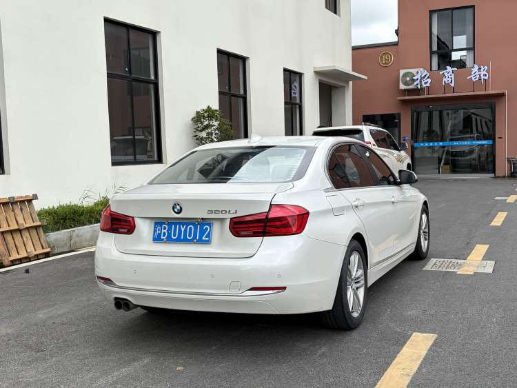 BMW 3 Series 2017 #7 BMW 3 Series 2017 car image #7