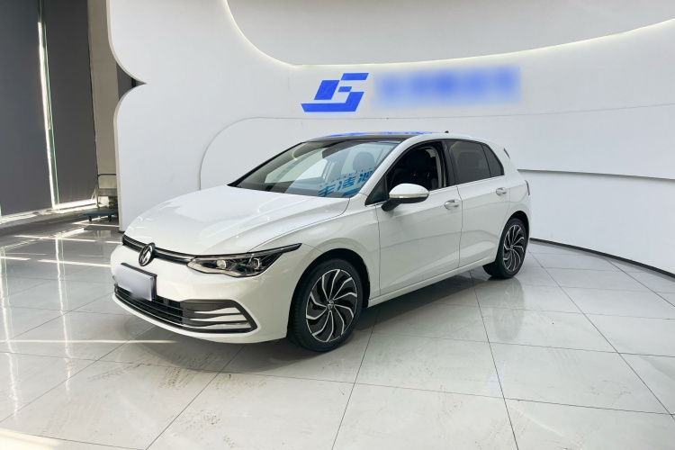 Volkswagen Golf 2022 car image #2