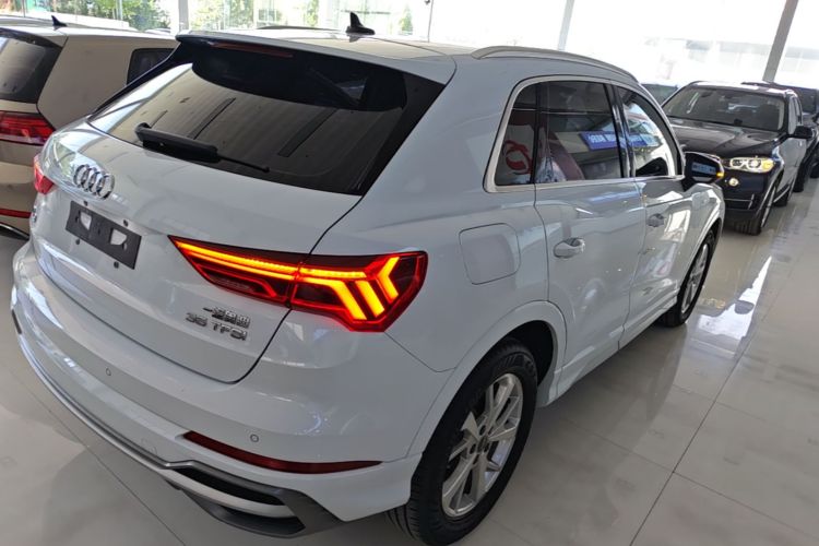 Audi Q3 2019 car image #7