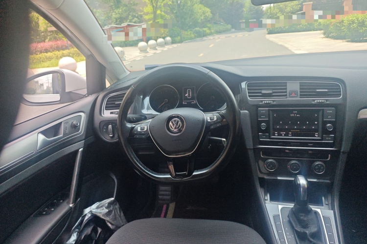 Volkswagen Golf 2018 car image #11