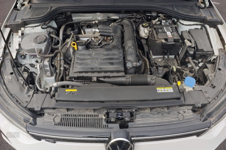 Volkswagen Golf 2024 car image #22