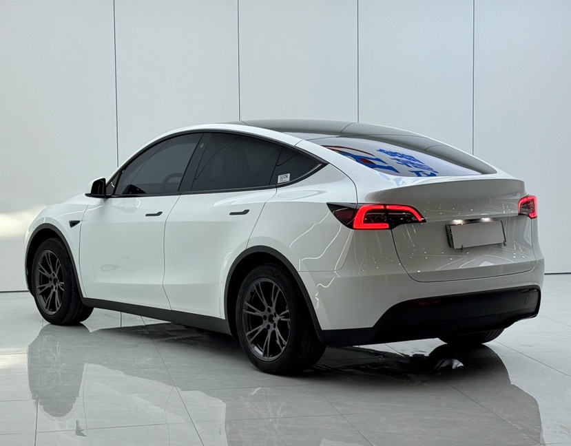 Tesla Model Y 2023 #7 Tesla Model Y 2023 car image #7