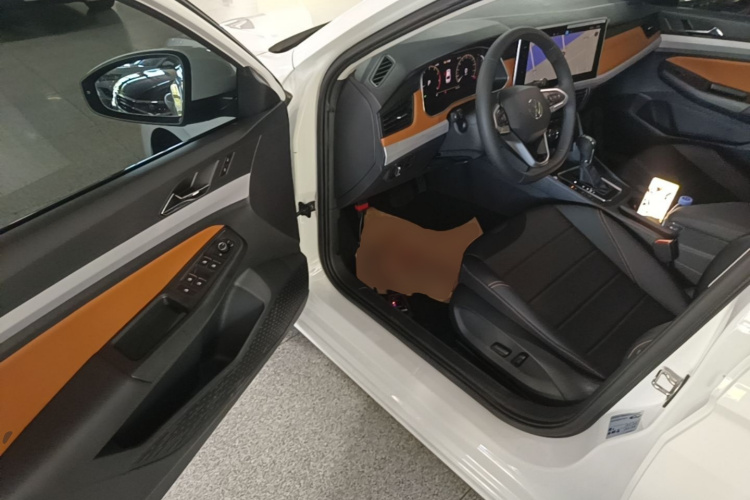 Volkswagen Bora 2025 car image #16