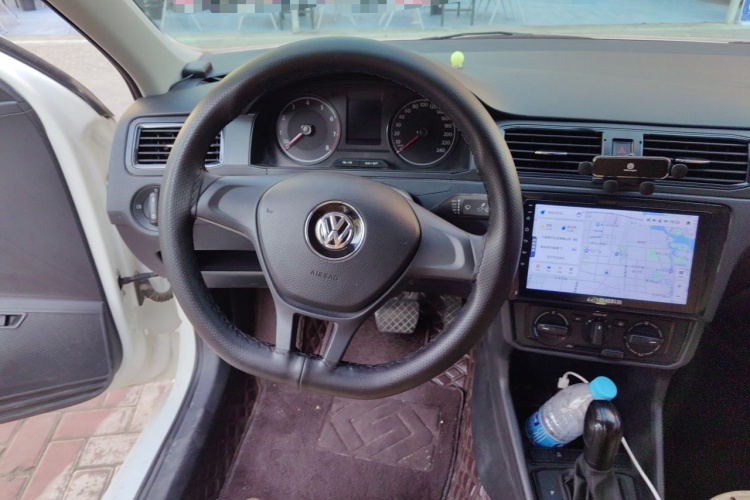 Volkswagen Santana 2023 immagine di auto #11