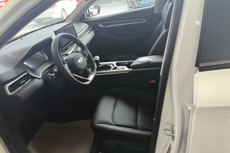 GEELY Emgrand 2026 car image #15