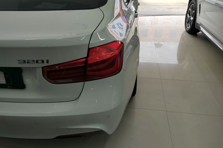 BMW 3 Series 2018 car image #8
