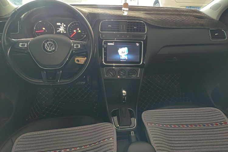 Volkswagen Polo 2019 car image #10