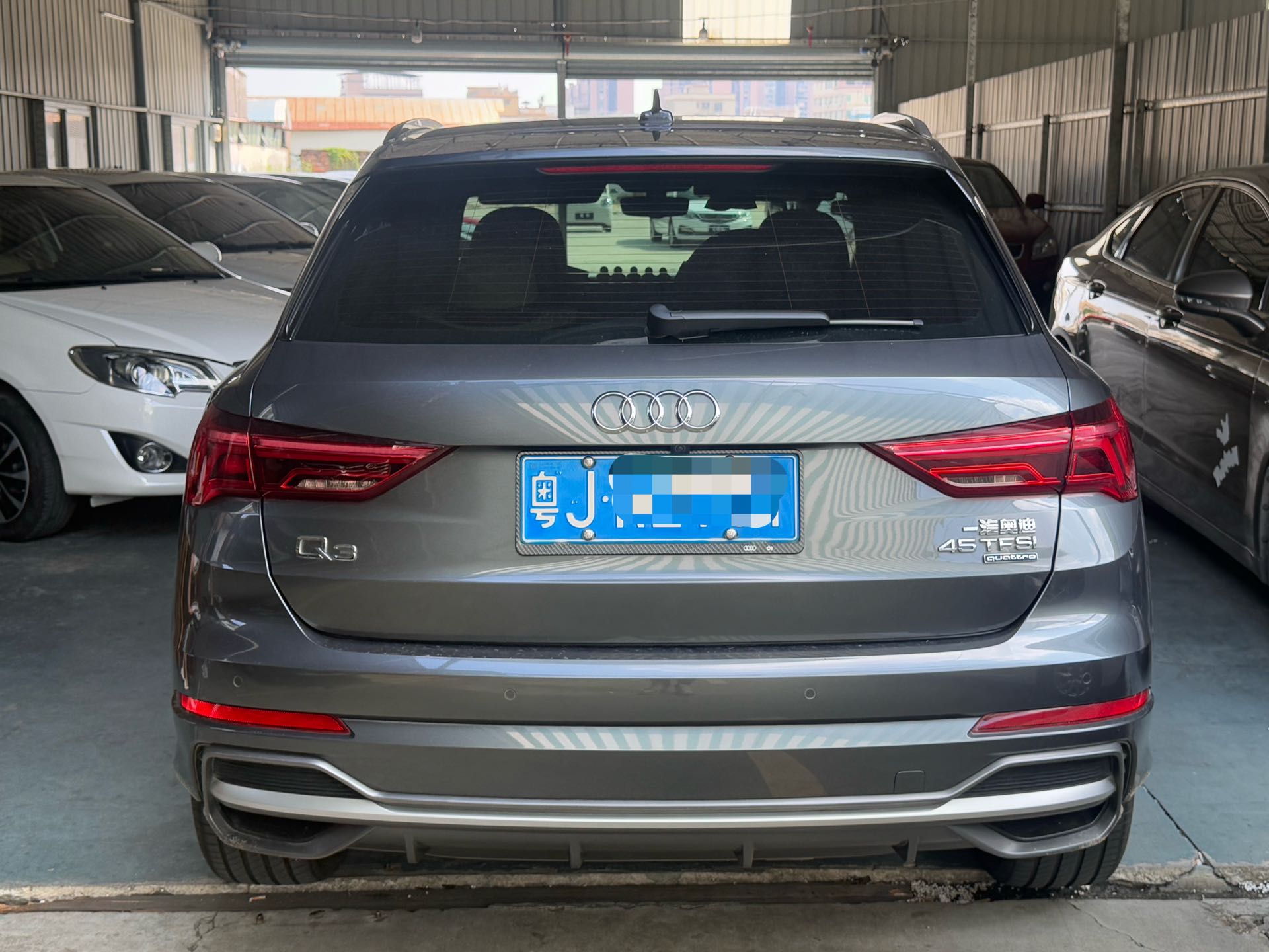 Audi Q3 2023 car image #4