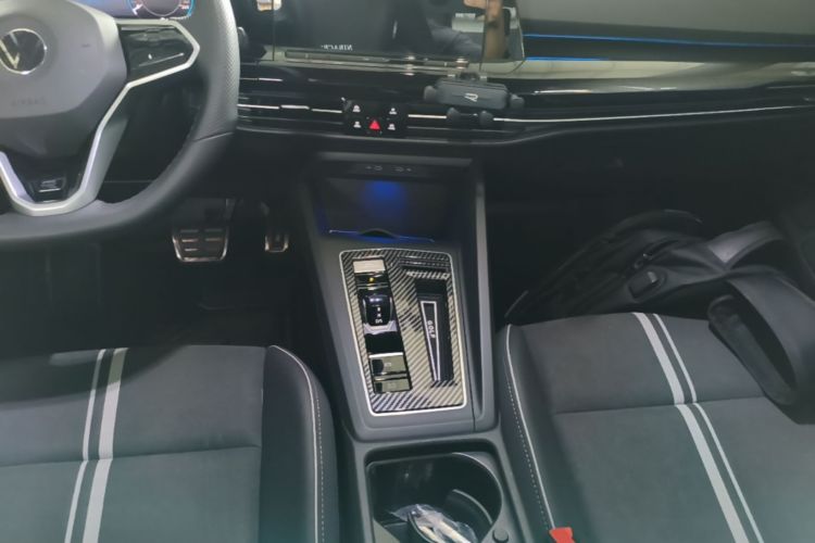 Volkswagen Golf 2023 car image #14