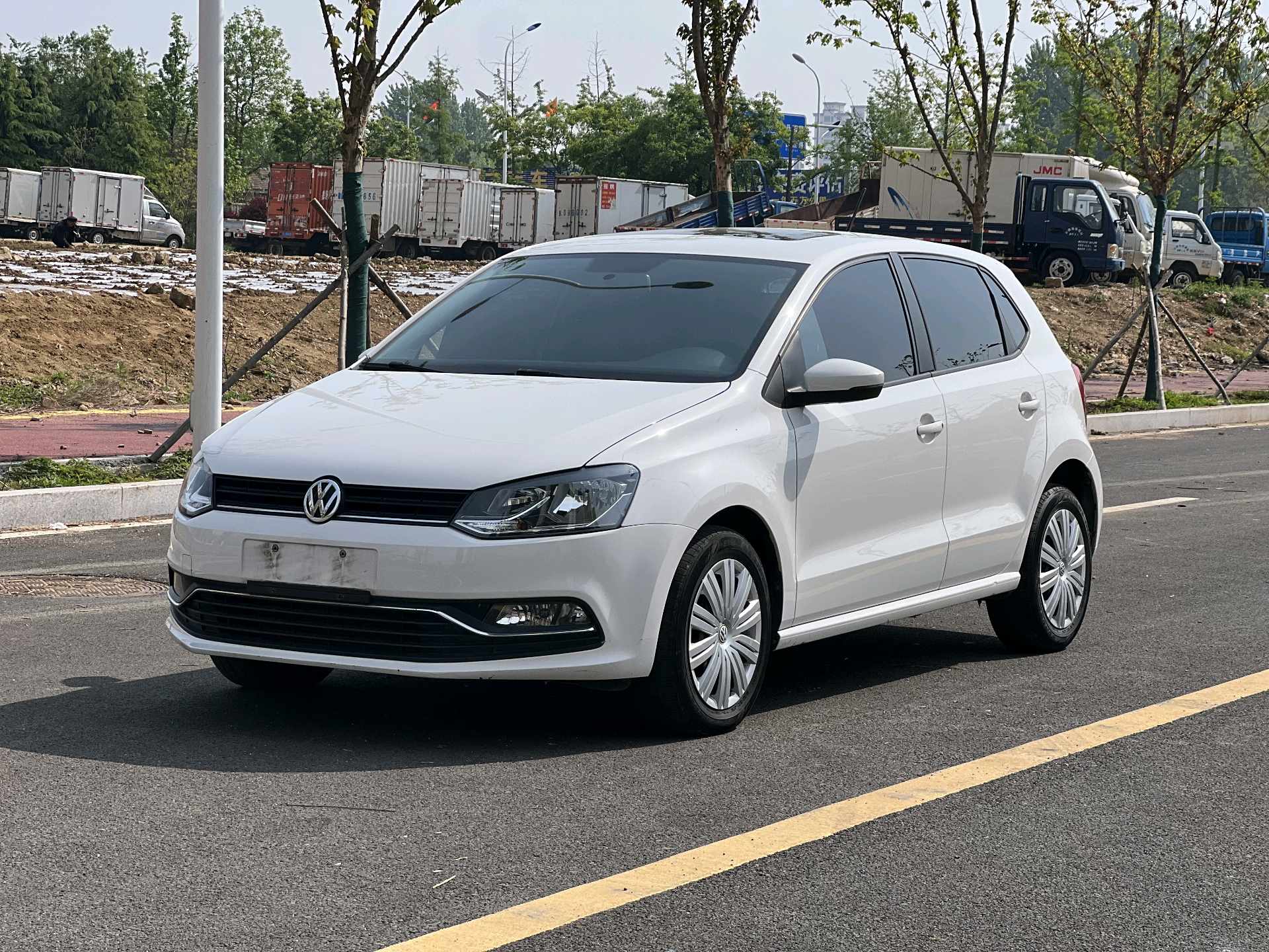 Volkswagen Polo 2018 car image 