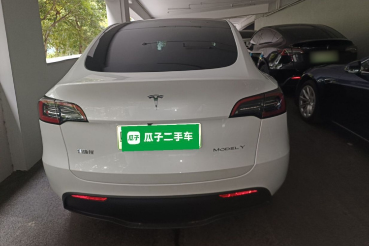 Tesla Model Y 2024 #4 Tesla Model Y 2024 car image #4