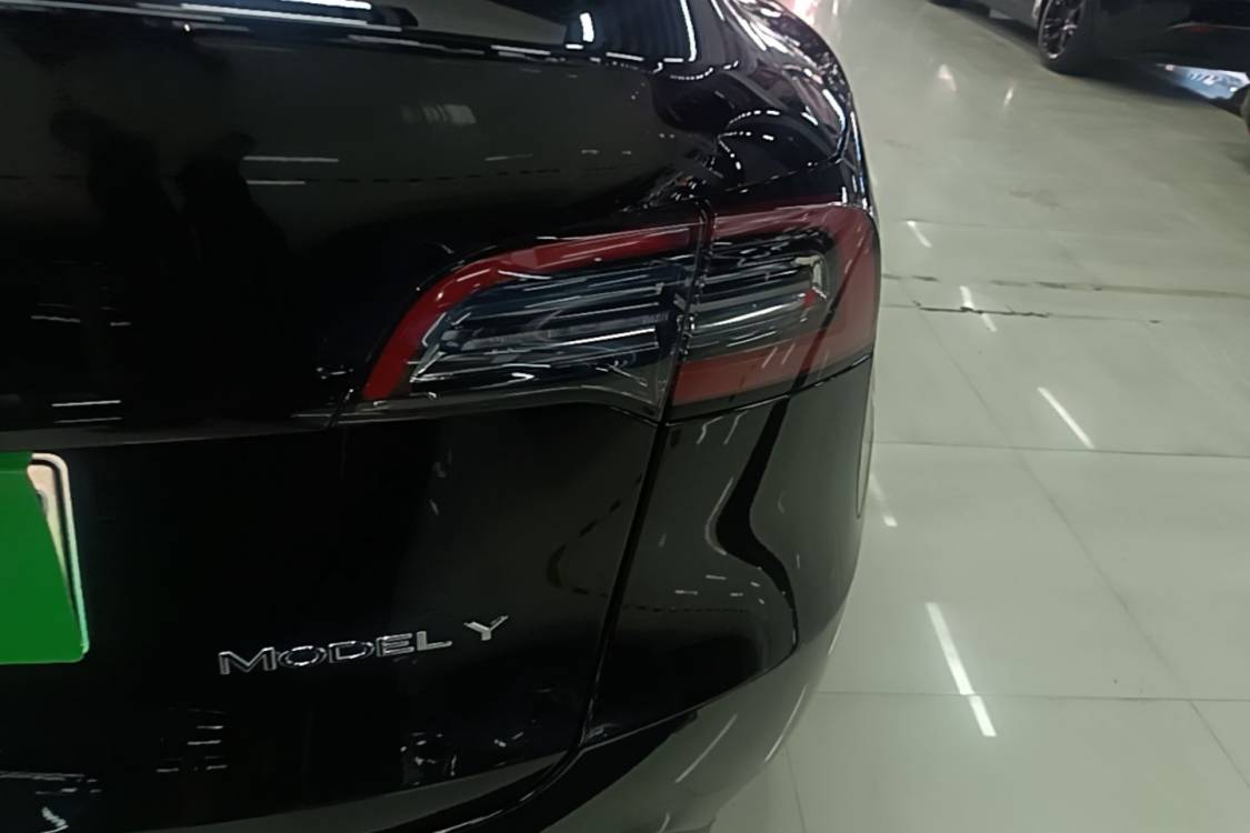 Tesla Model Y 2024 car image #7