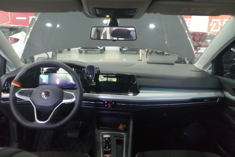 Volkswagen Golf 2024 car image #10