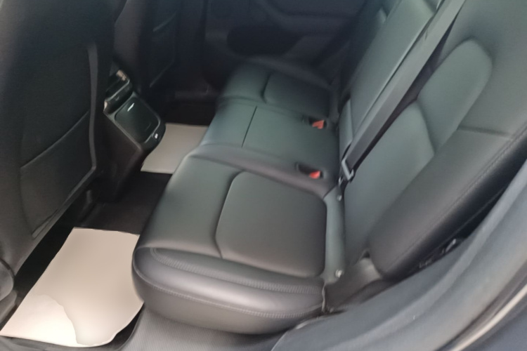 Tesla Model Y 2023 immagine di auto #17