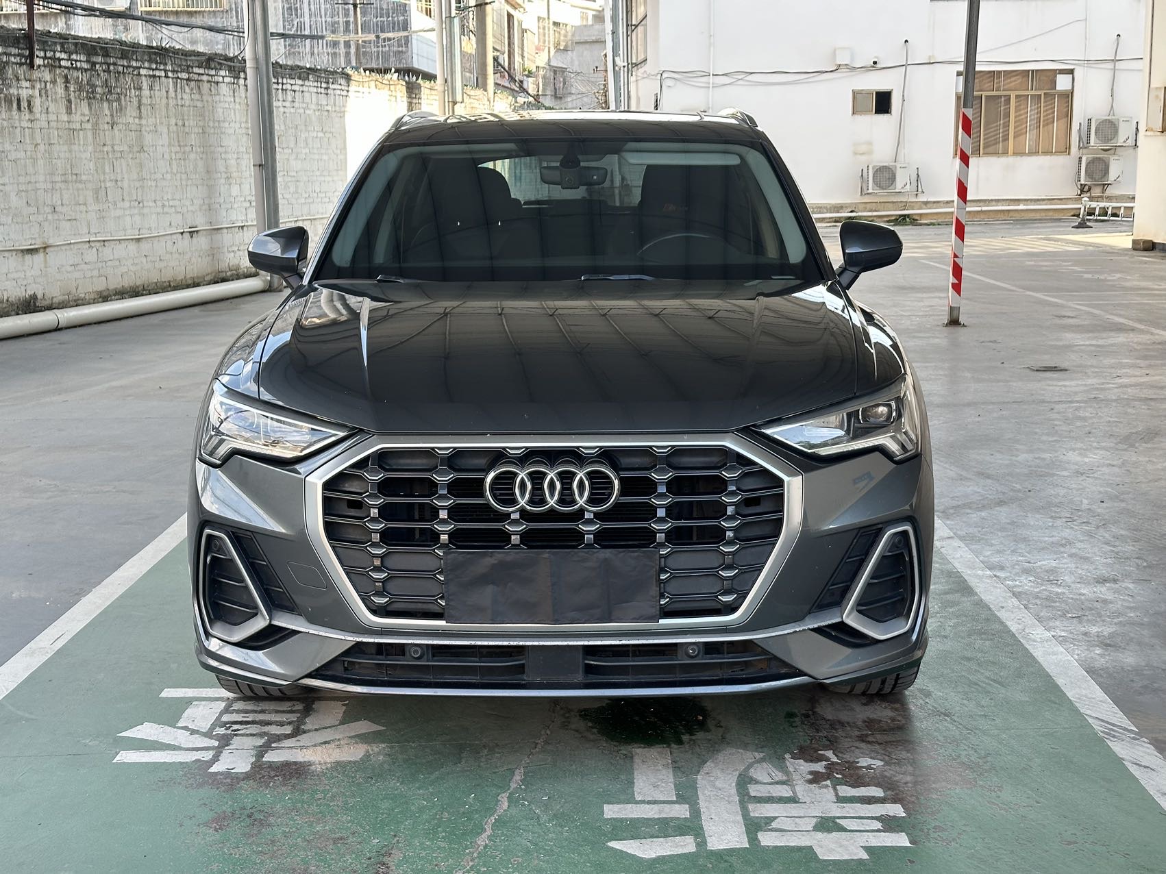 Audi Q3 2019 car image #3