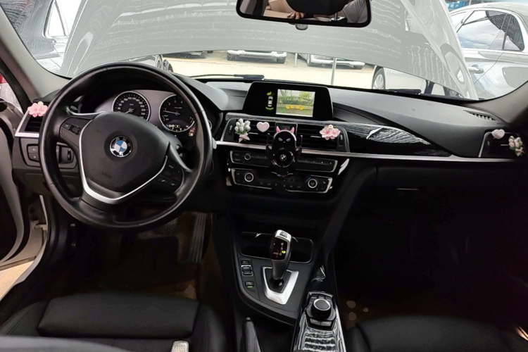 BMW 3 Series 2018 #10 BMW 3 Series 2018 car image #10