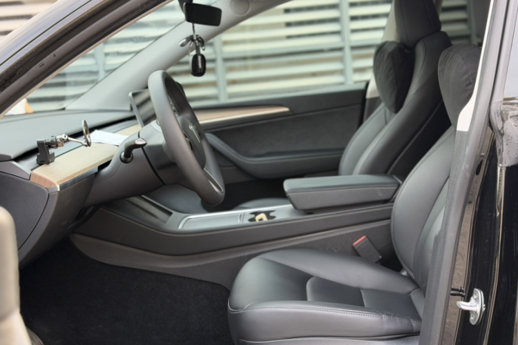 Tesla Model Y 2023 #17 Tesla Model Y 2023 car image #17