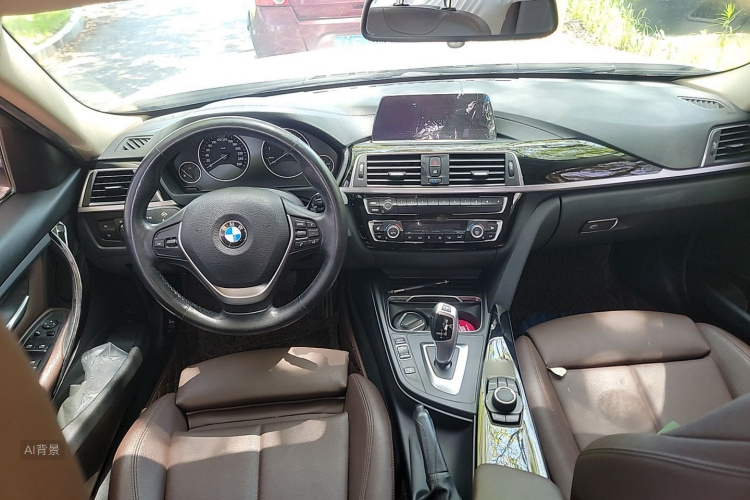 BMW 3 Series 2018 car image #11
