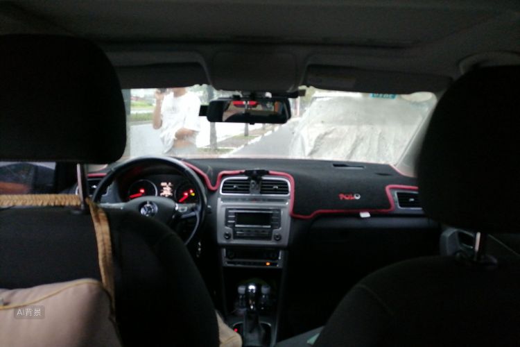 Volkswagen Polo 2015 car image #20