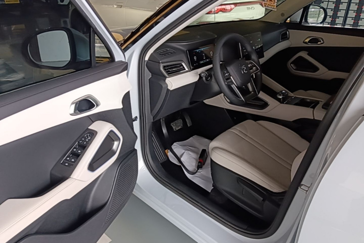 BYD YuanUP 2024 car image #16