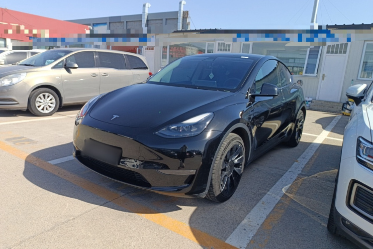 Tesla Model Y 2022 car image #2