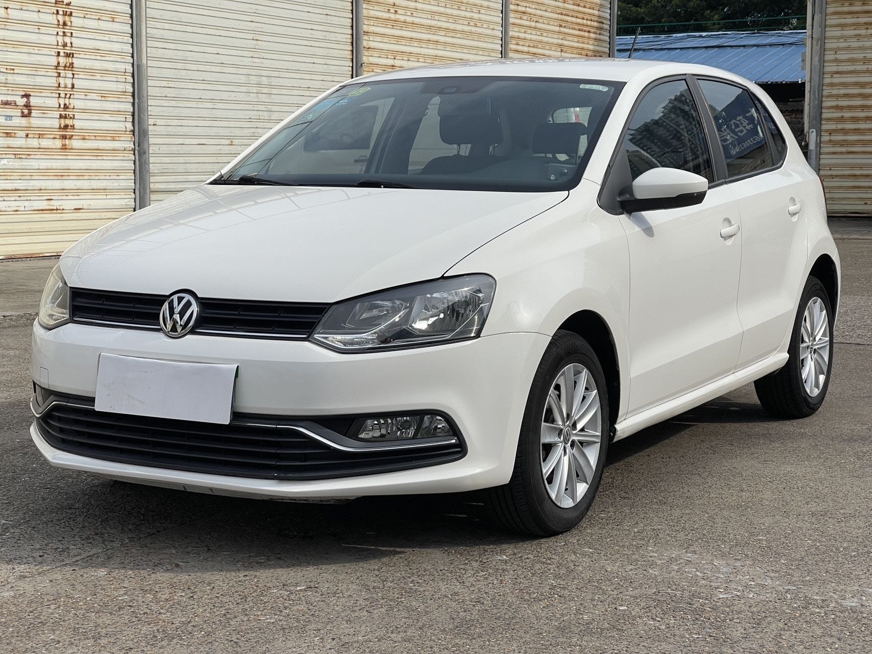 Volkswagen Polo 2015 Volkswagen Polo 2015 car image