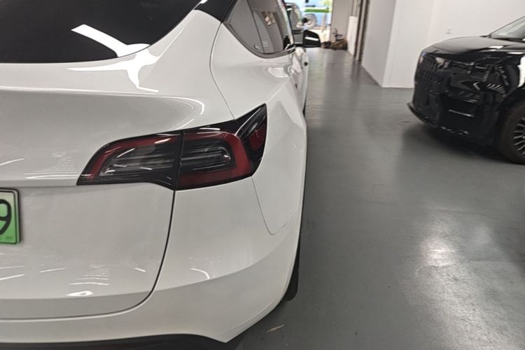 Tesla Model Y 2024 car image #8