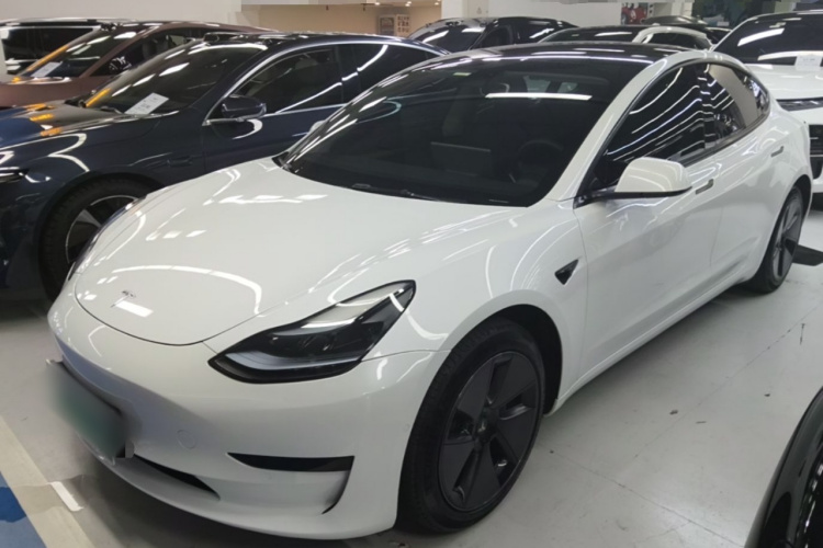 Tesla Model 3 2023 car image #2