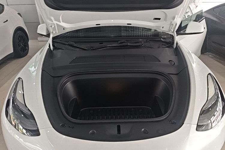 Tesla Model Y 2022 car image #20
