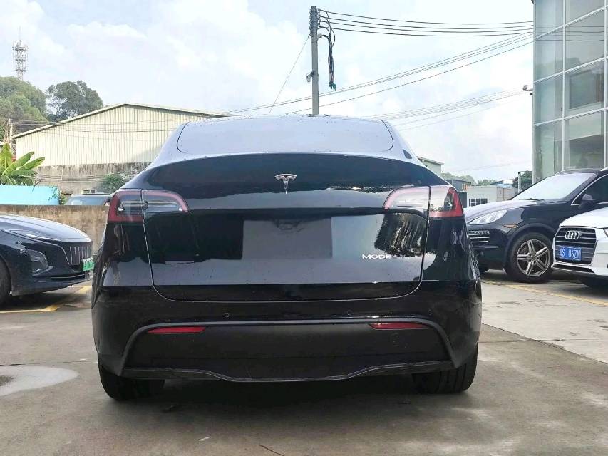 Tesla Model Y 2023 #4 Tesla Model Y 2023 car image #4