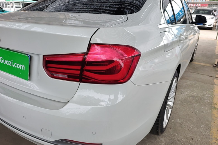 BMW 3 Series 2018 #8 BMW 3 Series 2018 car image #8