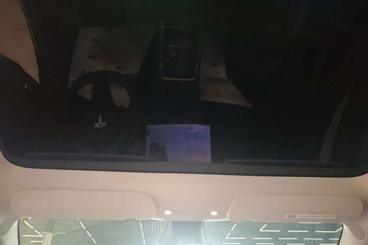 Tesla Model Y 2025 car image #21