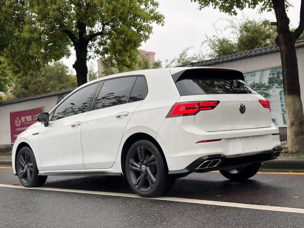 Volkswagen Golf 2023 car image #3