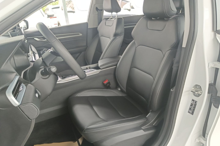 GEELY Emgrand 2025 car image #15