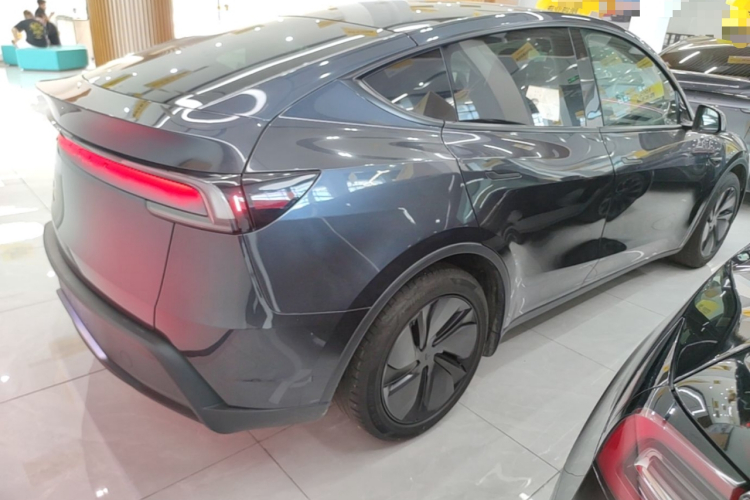 Tesla Model Y 2025 #7 Tesla Model Y 2025 car image #7