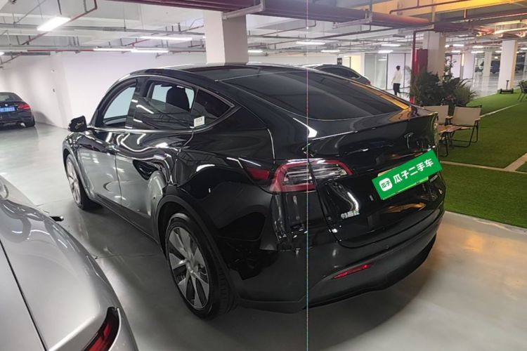 Tesla Model Y 2022 immagine di auto #7