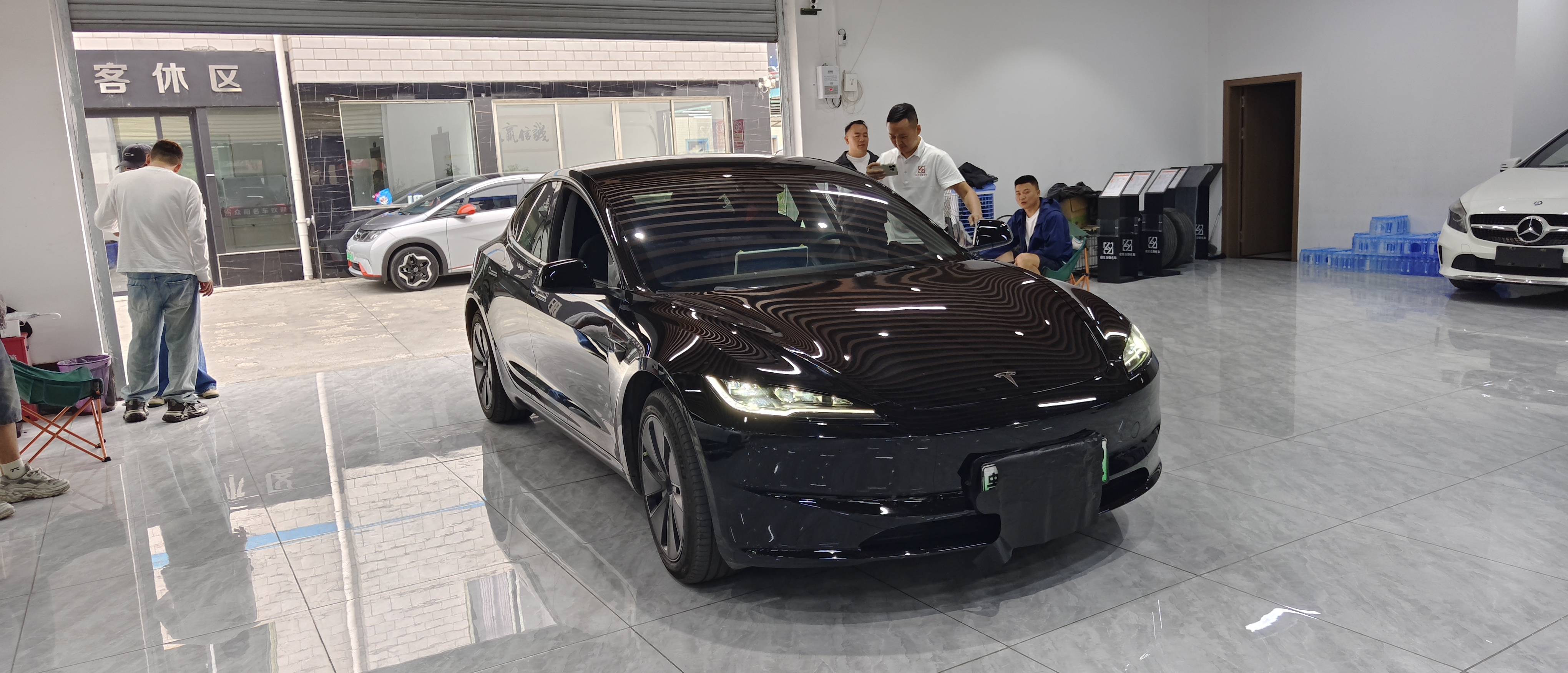 Tesla Model 3 2024 car image #3