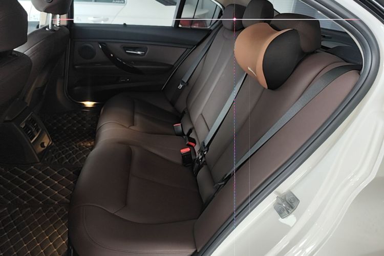 BMW 3 Series 2018 car image #17