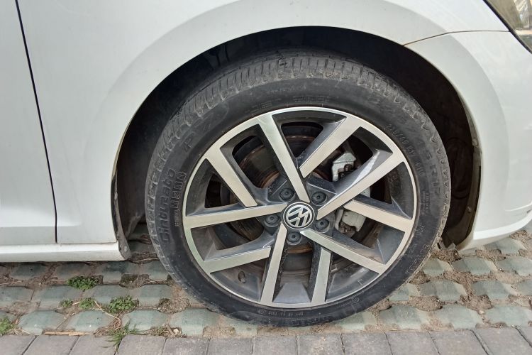 Volkswagen Golf 2020 car image #6