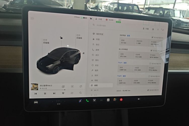 Tesla Model Y 2021 car image #12