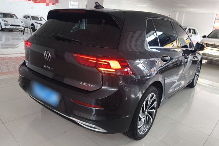Volkswagen Golf 2023 car image #7